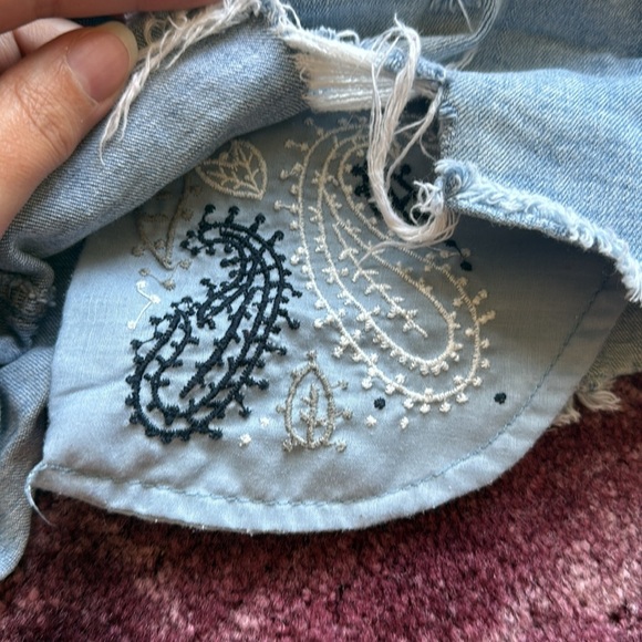 Angel Kiss Los Angeles Distressed Denim Raw Hem Cut off Shorts size 5 - Picture 6 of 7